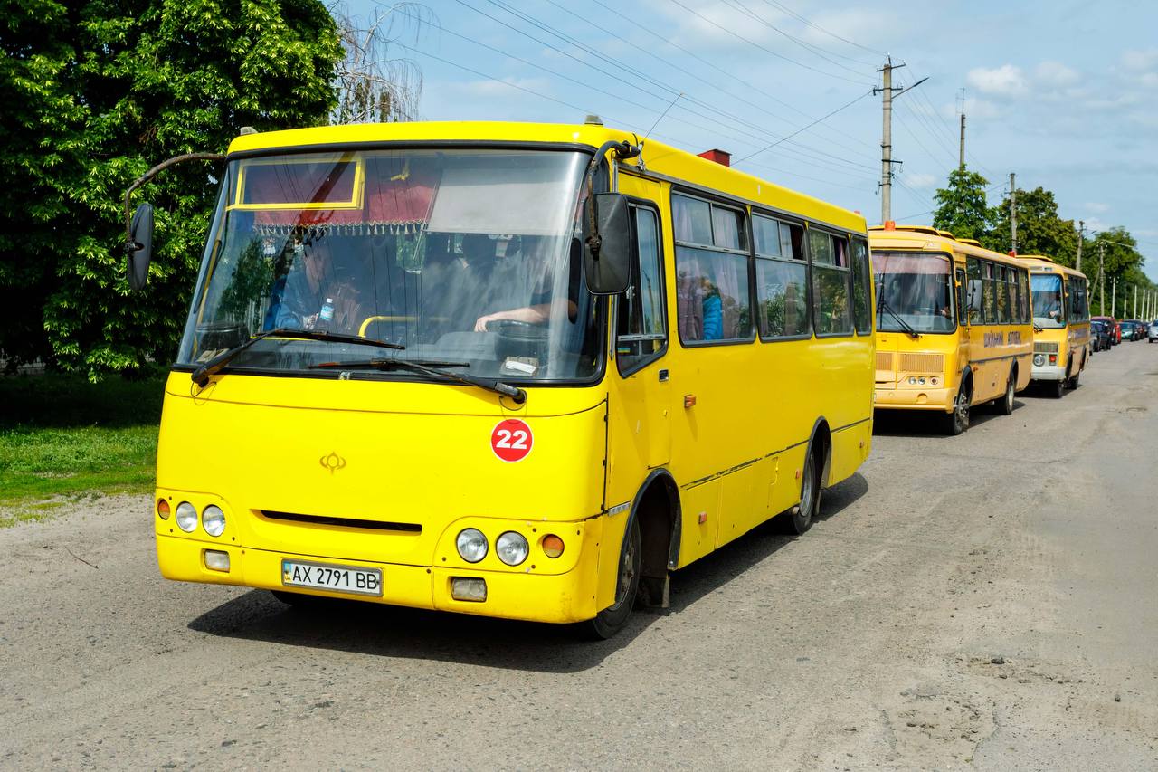 Евакуаційні автобуси з окупованих територій