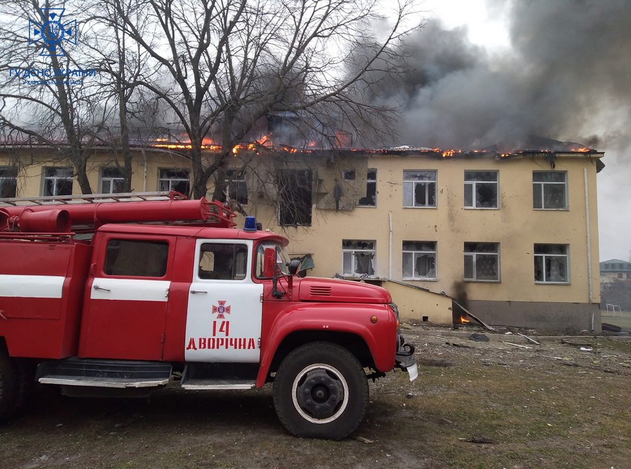 Обстріл Харківської області, пожежа у ліцеї смт Дворічна. 5.01.2023 