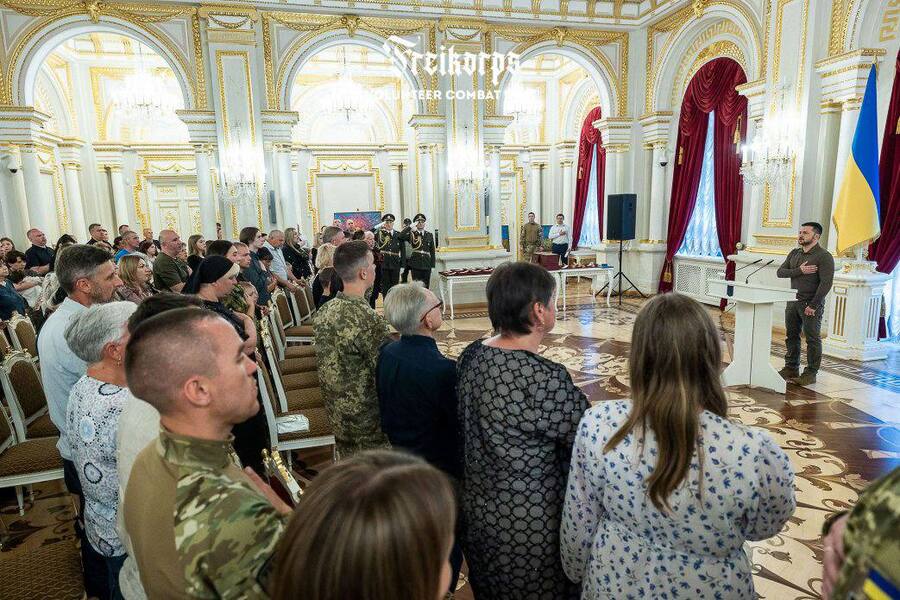 Зеленський вручив "Золоту Зірку" батькам загиблого героя з Харкова