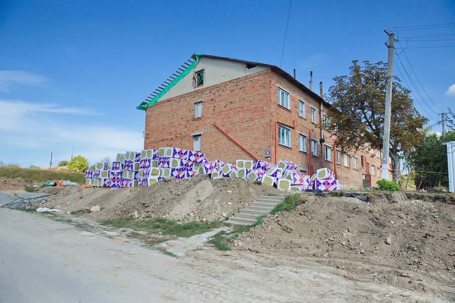 Дергачі, Харківська область. Ремонт будинку, пошкодженого обстрілами 