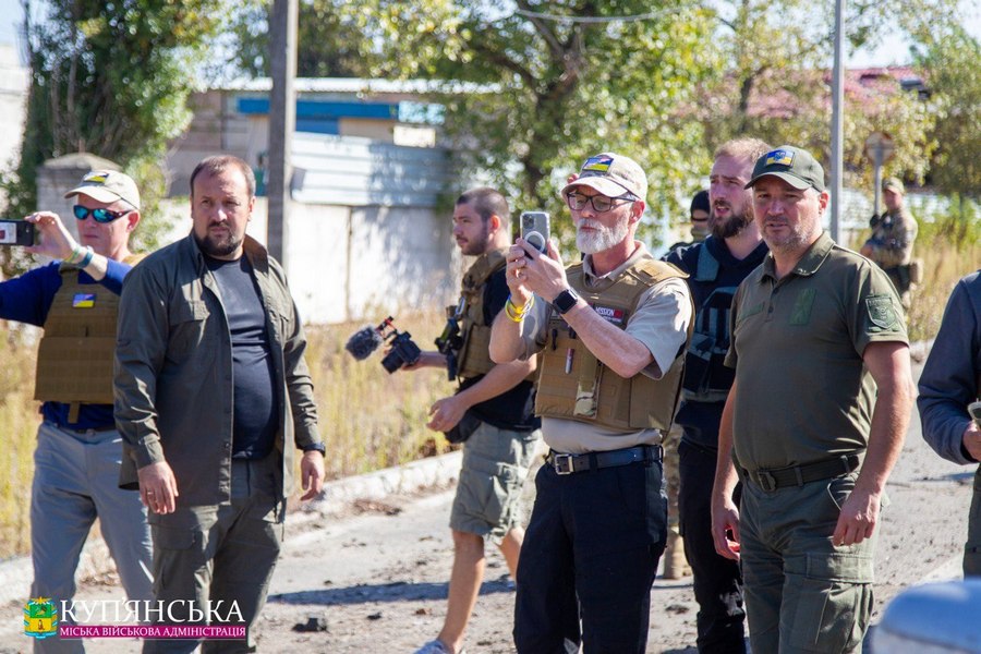 Сенатор США Кері Бейкер у місті Куп’янськ, Харківської області 