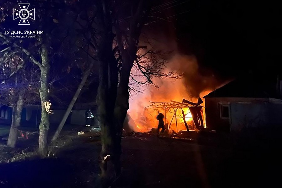 Куп’янськ, пожежа внаслідок ворожого обстрілу. ДСНС 