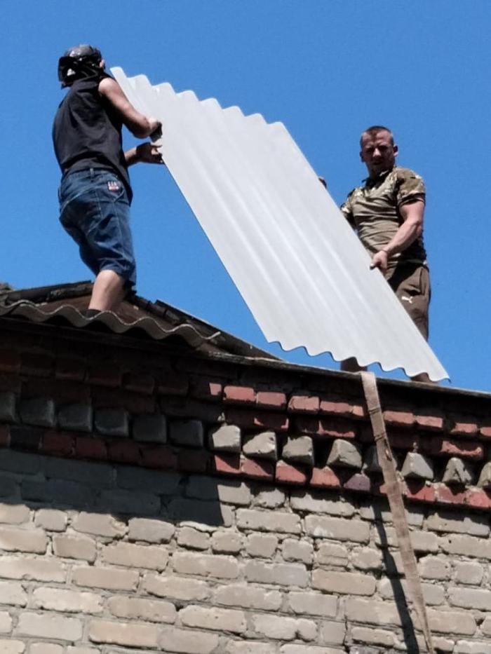 У Савинській громаді допомагають людям будматеріалами, аби ті відновлювали будинки, Харківська область, Україна