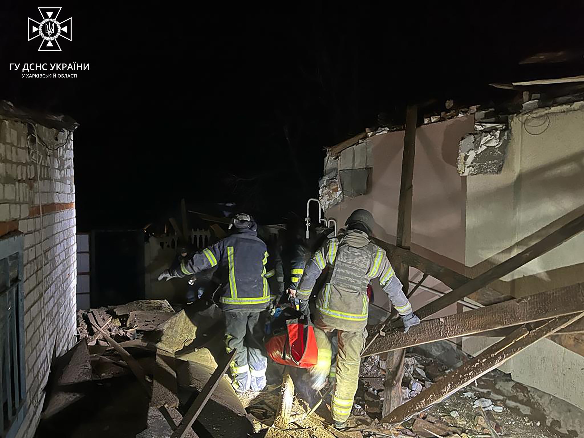 Деблокування жінки після обстрілу Куп'янська, Харківська область, 6 січня