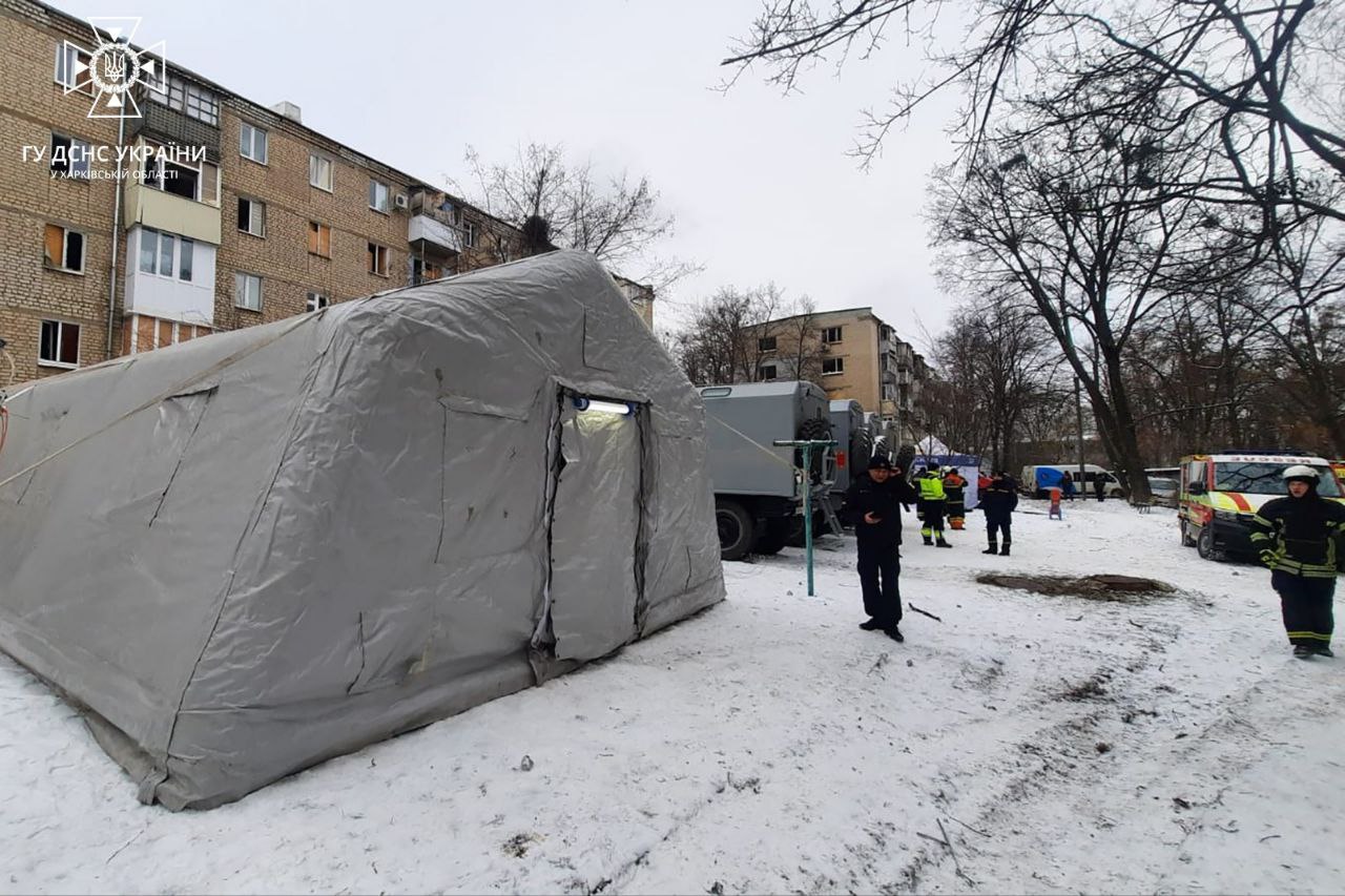 ДСНС розгорнули штаб на місці обстрілу у Харкові