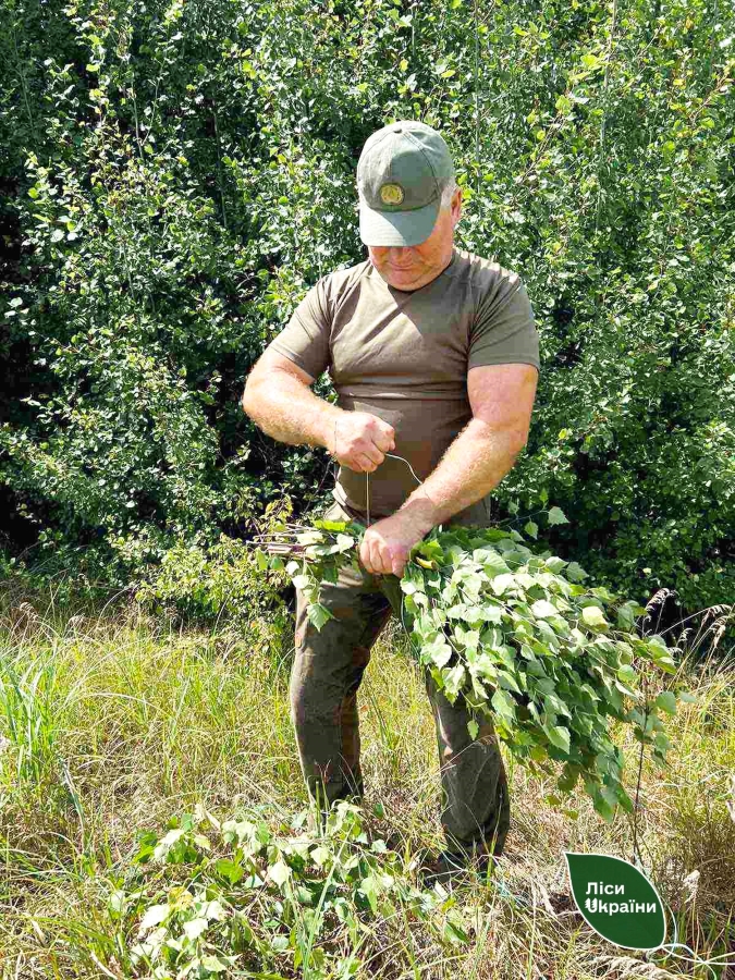 Заготовка кормів для звірів на Харківщині/фото: Слобожанський лісовий офіс