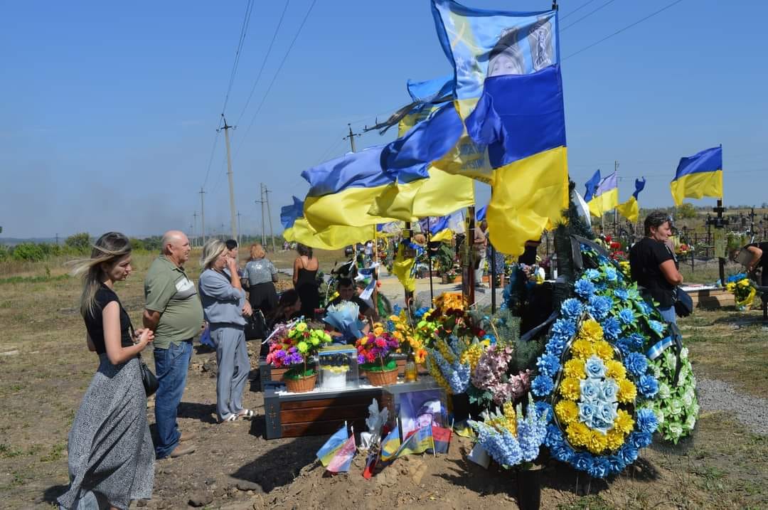 У Золочівській громаді проходять урочисто-траурні заходи, присвячені вшануванню світлої пам’яті загиблих