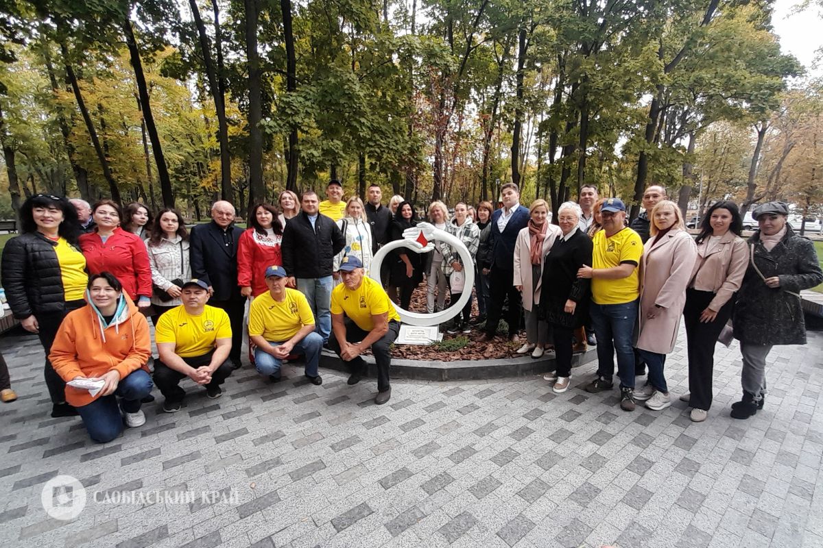 У Харкові в саду Шевченка висадили тематичну клумбу "Донорство рятує життя"