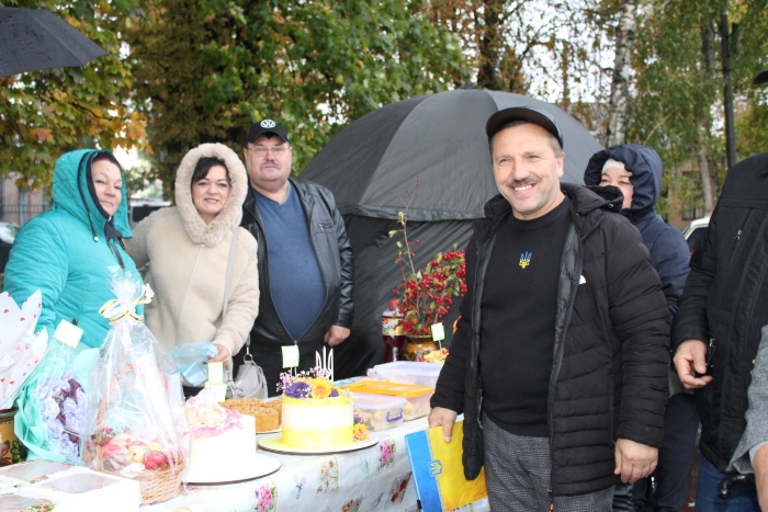 Благодійний осінній ярмарок у Сахновщині/фото: Сахновщинська селищна рада