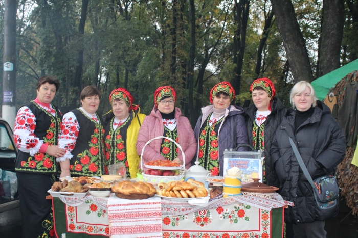 Благодійний осінній ярмарок у Сахновщині/фото: Сахновщинська селищна рада