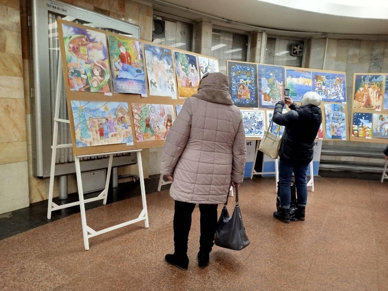 Виставка малюнків у метро Харкова