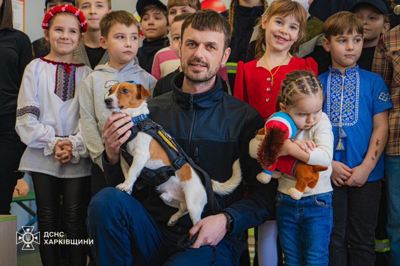 Пес Патрон завітав до школярів Мерефи