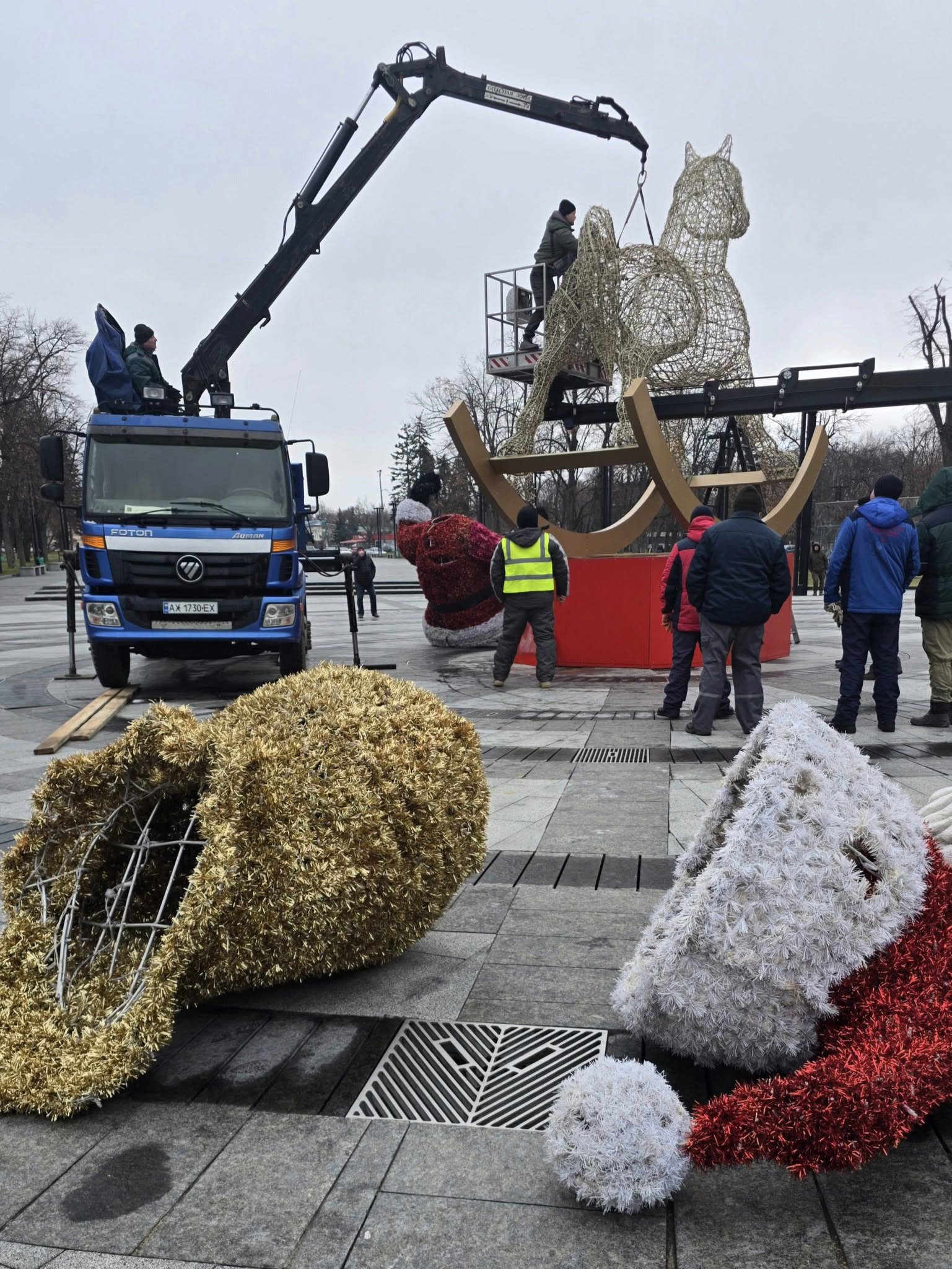 демонтаж Санти на площі Свободи