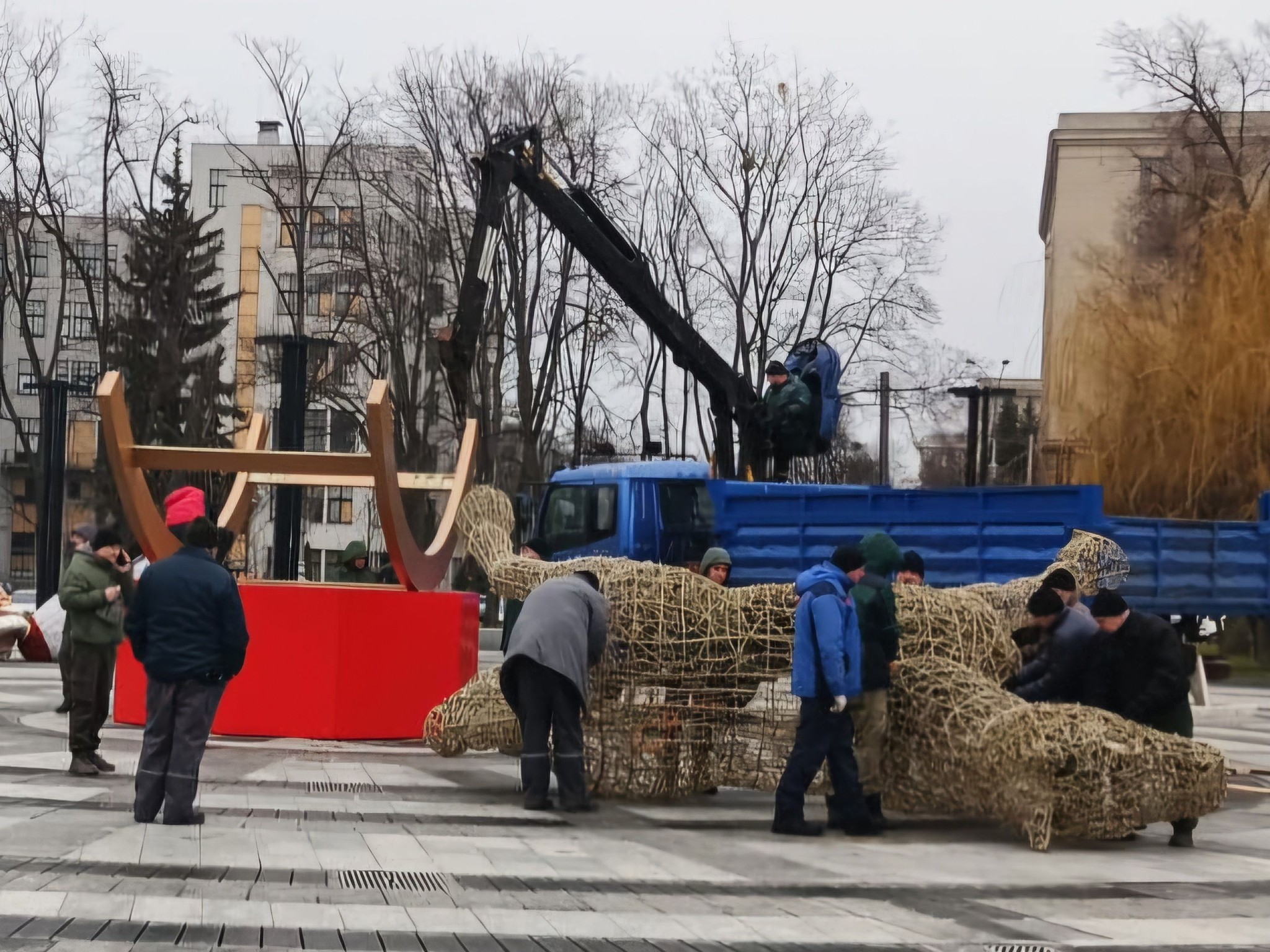 Харків, демонтаж святкових декорацій