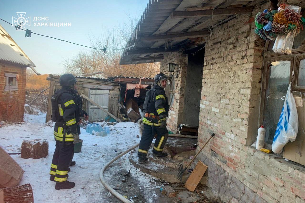 Внаслідок обстрілу у прифронтовому селі Харківщини горів будинок