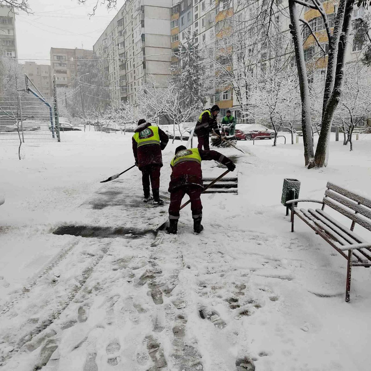 На Харківщині через циклон дорожники працюють у посиленому режимі