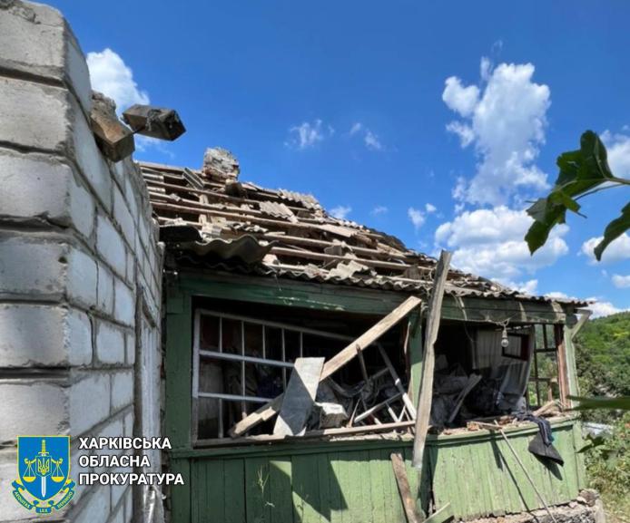 Пошкоджений будинок у селі Мохнач, 1 липня / Фото: Поліція Харківщини