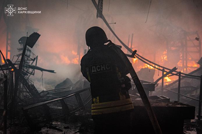 Пожежа у гіпермаркеті охопила понад 13 000 кв.м / Фото: ДСНС Харківщини