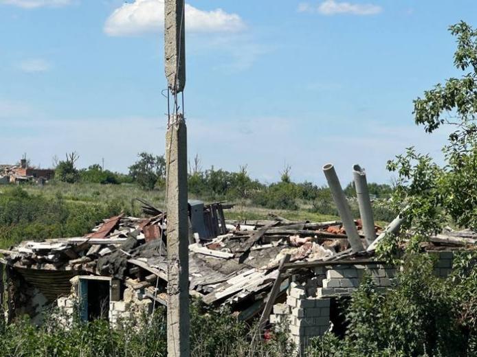Енергетична інфраструктура у селі була зруйнована повністю / Фото: АТ «Харківобленерго»