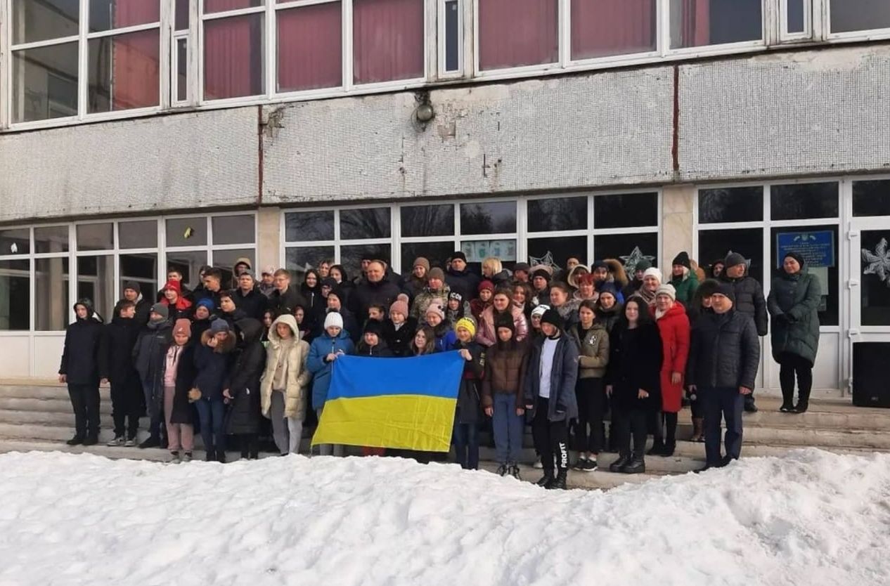 Діти та вчителі за декілька днів до початку війни