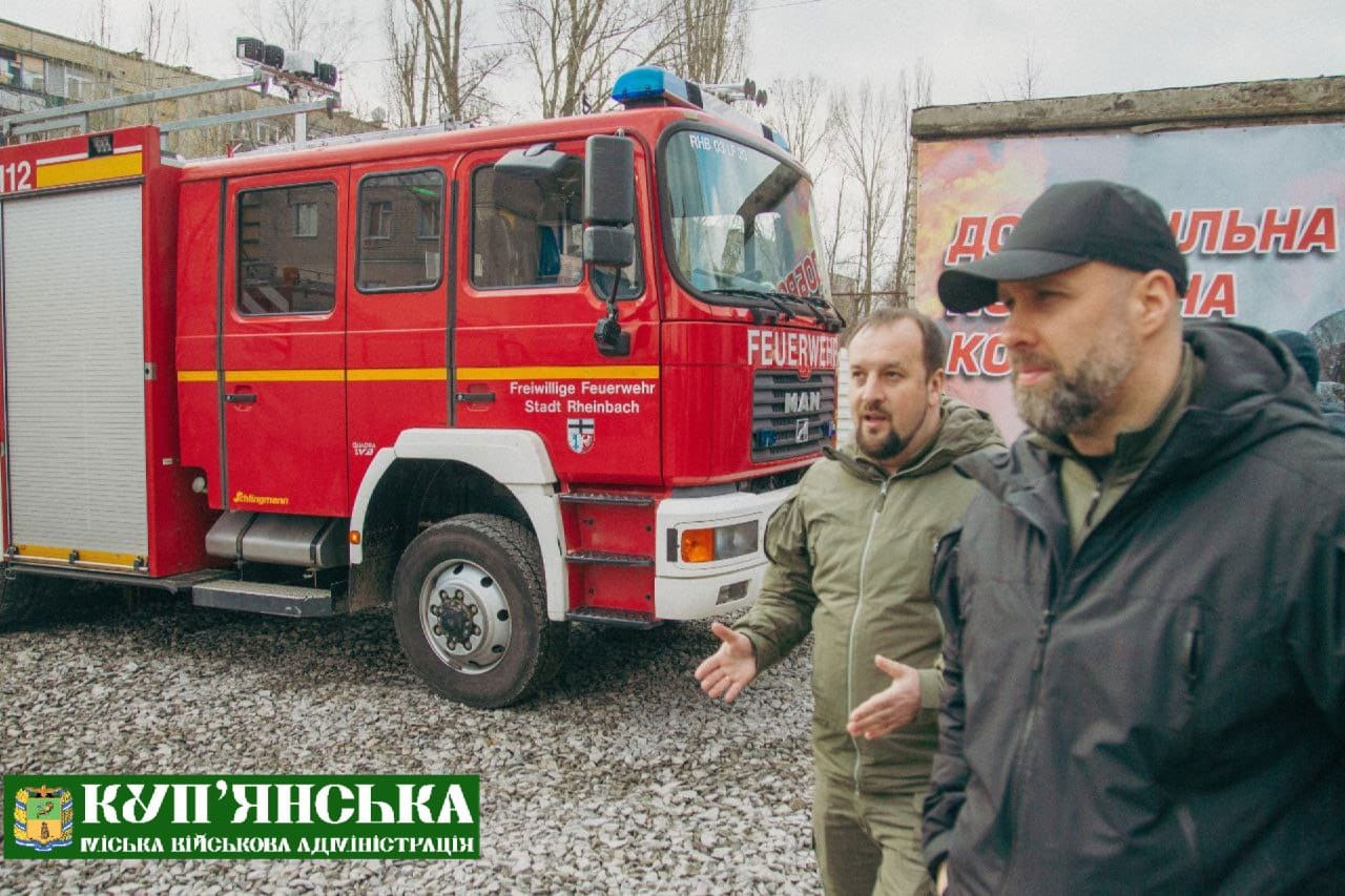 Олег Синєгубов та Андрій Беседін на місці базування добровільної пожежної команди.