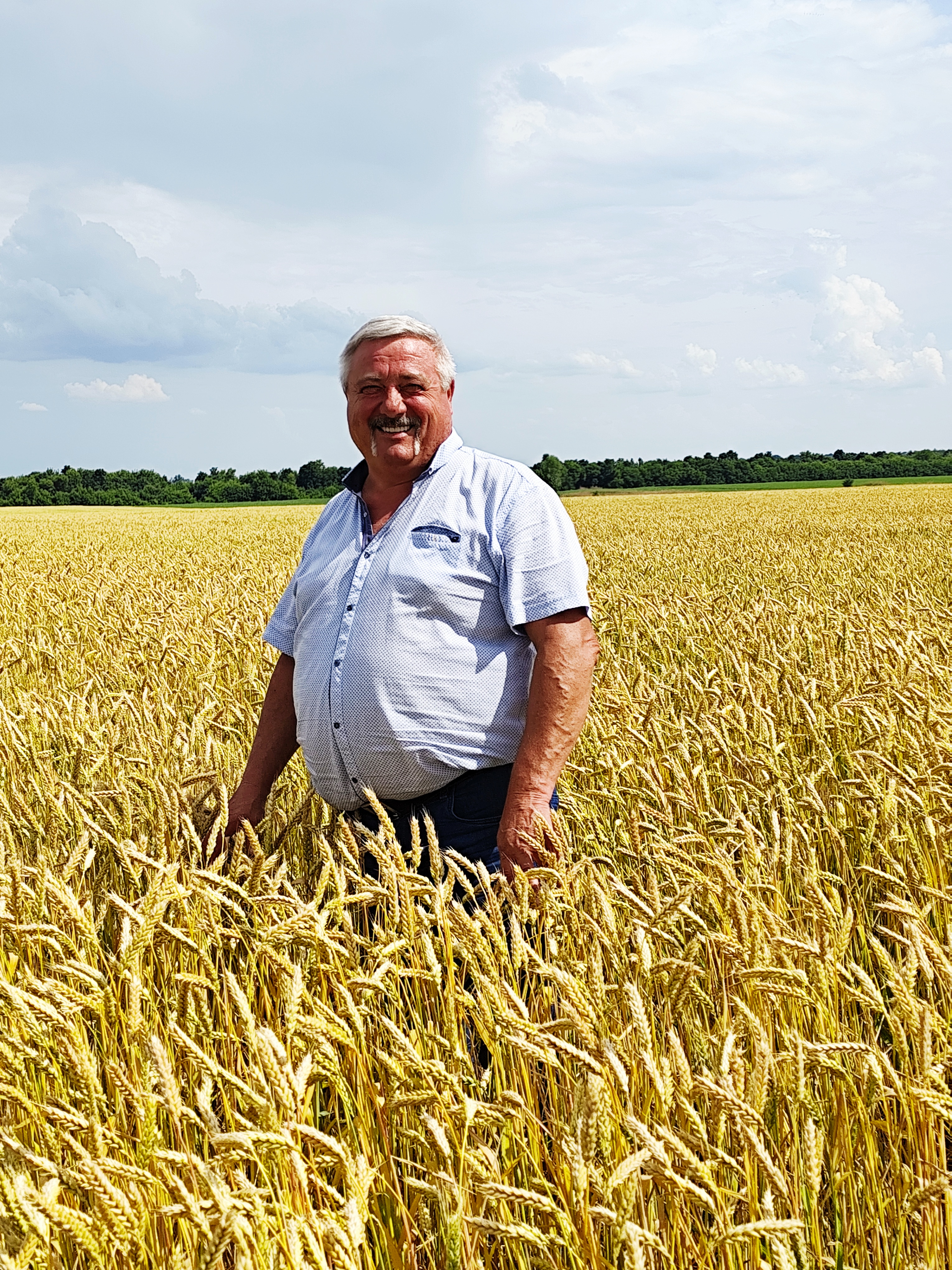 Микола Мосієнко, керівник СВК «Україна» з Сахновщинської громади/фото: Слобідський край